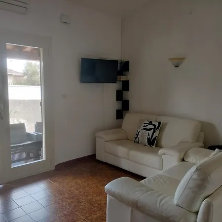 Bougainville Bianco Villa Quartu SantʼElena